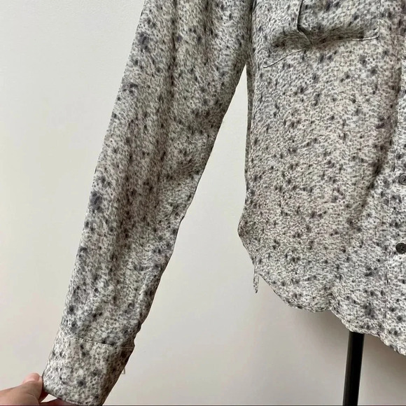 Elizabeth and James Silk Blouse Abstract Print Button Front Long Sleeve Medium - Picture 6 of 16